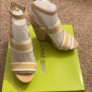 BRAND NEW GIANNI BINI WEDGES